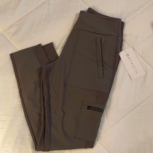 NWT Athleta Headlands Hybrid cargo tight